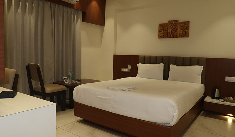 Deluxe Room Tej Grand Chiplun