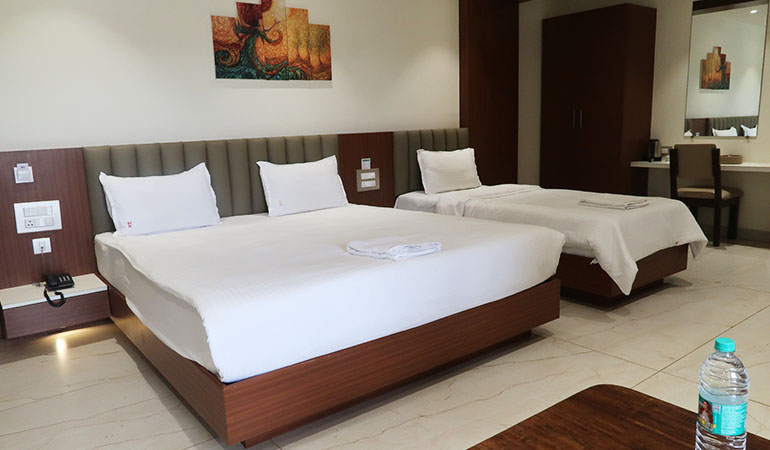 Suite Room Tej Grand Chiplun