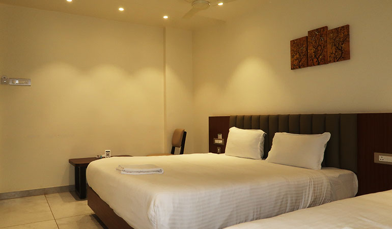 Super Deluxe Room Tej Grand Chiplun