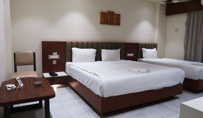 Super Deluxe Room Tej Grand Chiplun